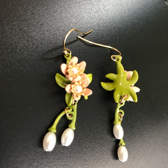 Flower Leaves Imitation Pearl Retro Earring - Picture 3 of 4
